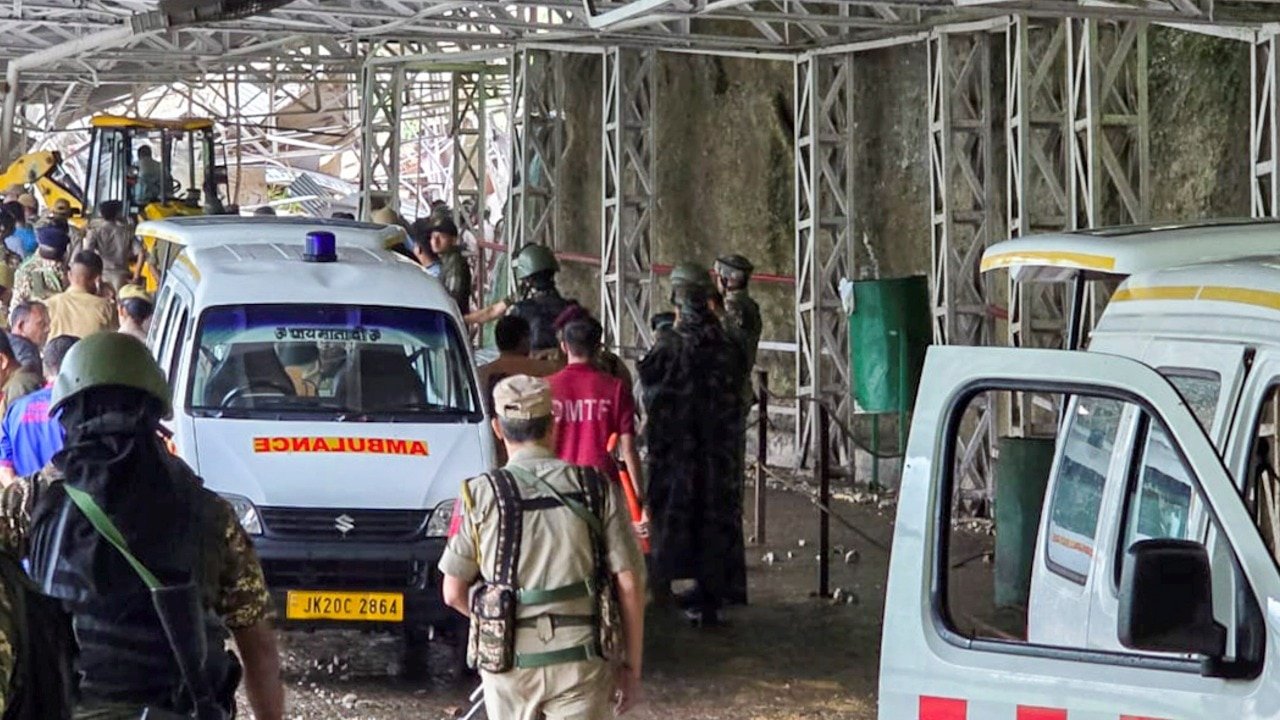 31 dead2c several injured after landslide hits vaishno devi yatra route in j26k