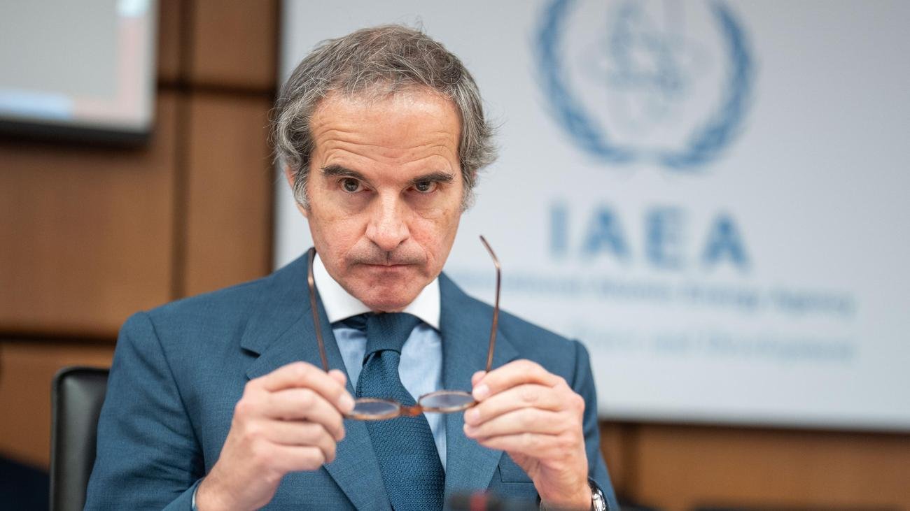 Atom Program: Iran warns of sanctions and allows nuclear inspectors to visit facility in the south