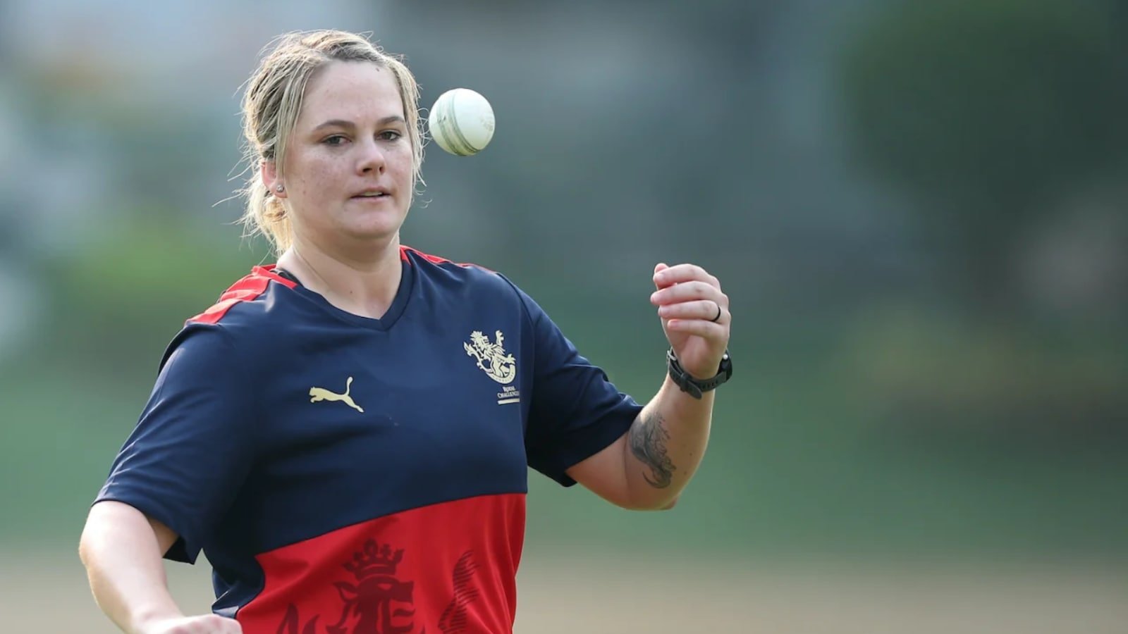Coach Explains Reason for Dane van Niekerk’s Presence in Training Camp Despite Exclusion from World Cup Squad