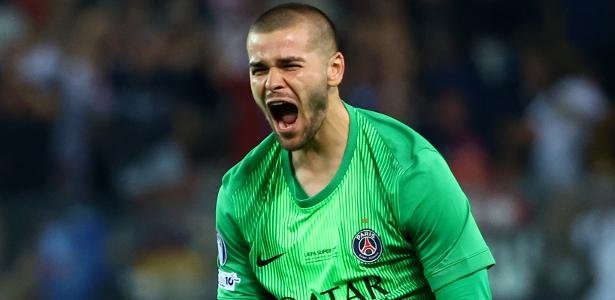 Debutant redeems himself after mistake, and PSG win on penalties