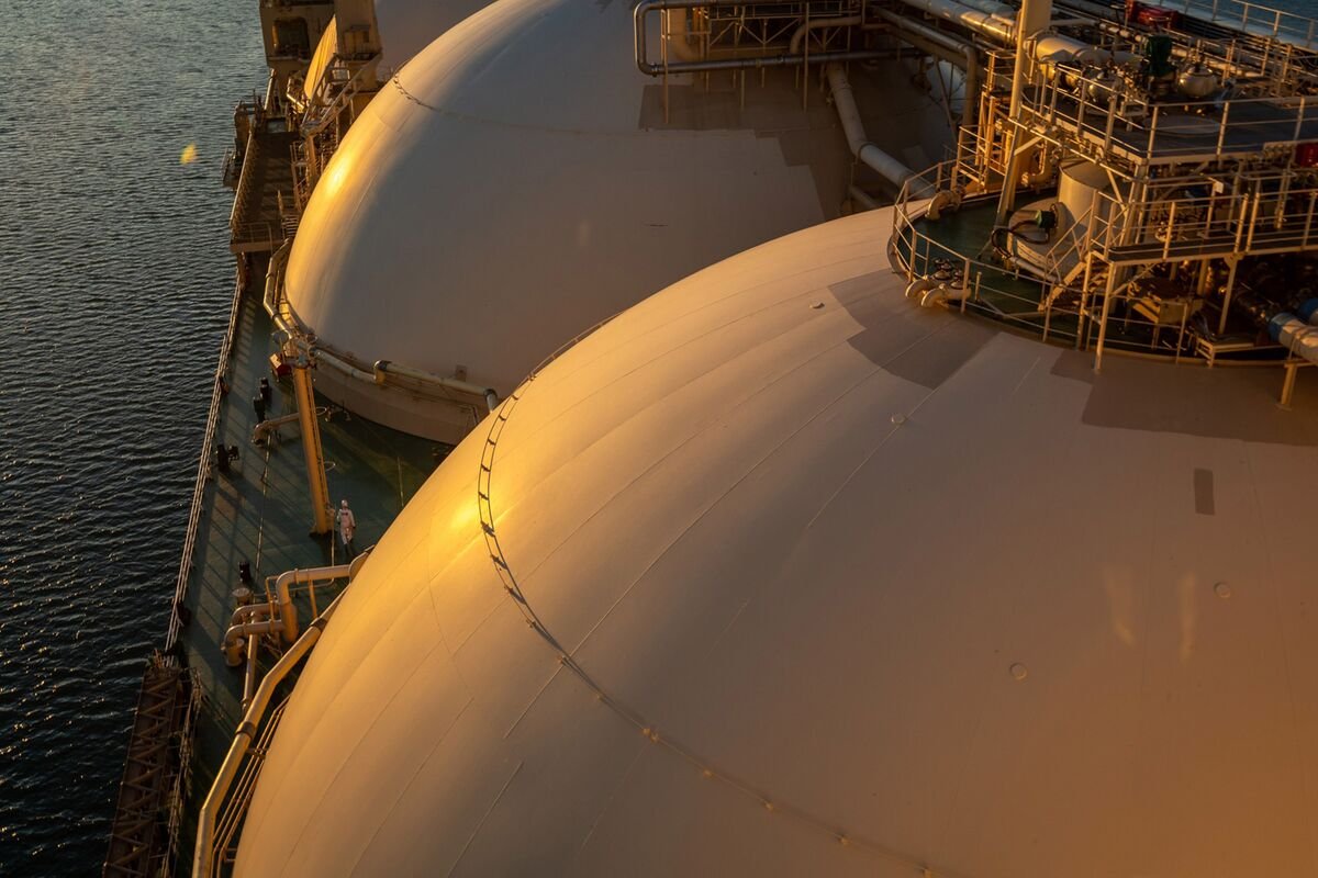 Egypt Shifts Focus to LNG, Shuns Millions of Barrels of Oil Cargoes
