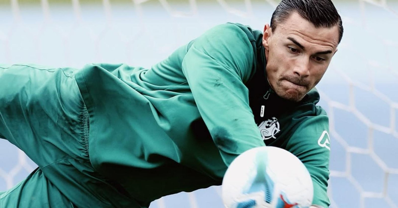 emil audero vs jay idzes2c red and white commanders clash in serie a between cremonese and sassuolo