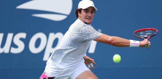 fonseca drops to 22nd in the world and bows out in the 2nd round of the us open