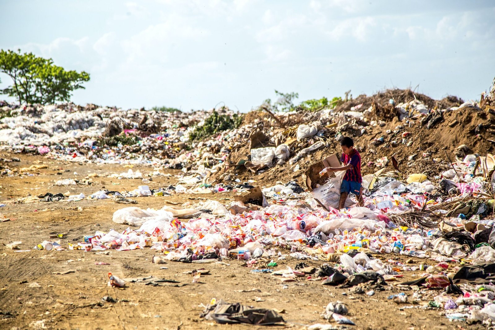Global Plastics Treaty Negotiations at Standstill While Cleanup Efforts Remain Critical