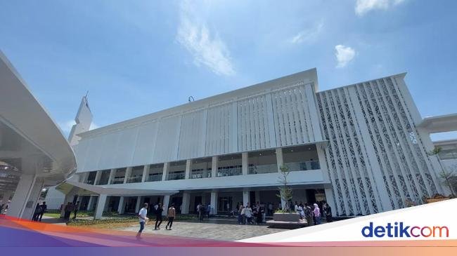 inauguration of the largest mosque in bsd city by menag jk2c able to accommodate 72c000 worshipers