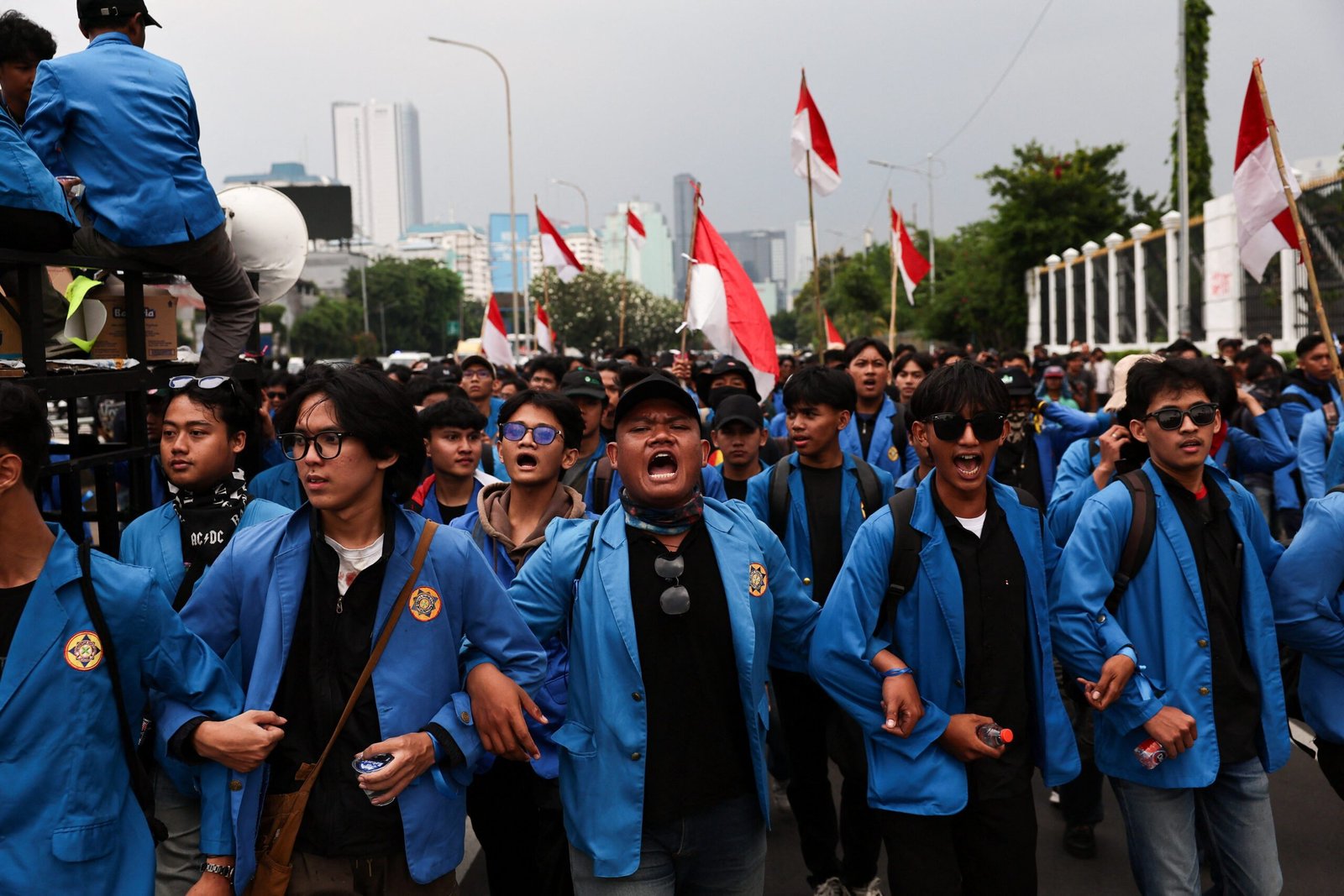protest outside indonesian parliament buildings