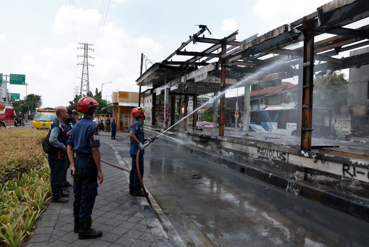 indonesia to cut lawmakers wages amid protests