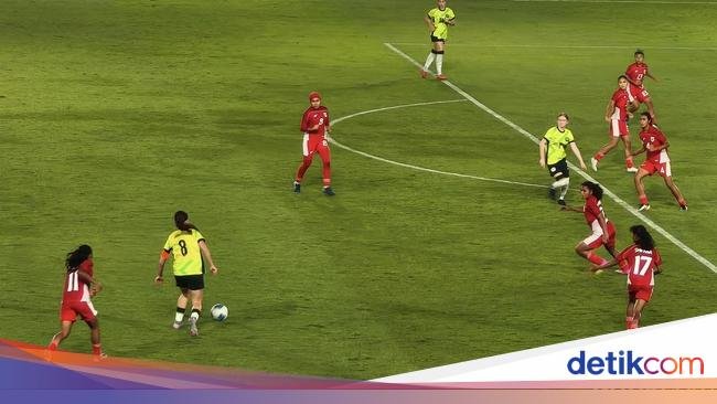 indonesian national team u 16 girls coach timo focuses on player recovery ahead of bronze medal match in u 16 aff womens cup