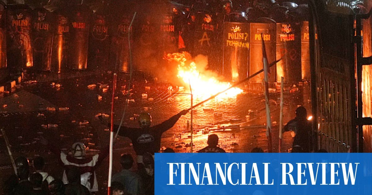 indonesias president faces crisis after deadly protests sparking anarchy