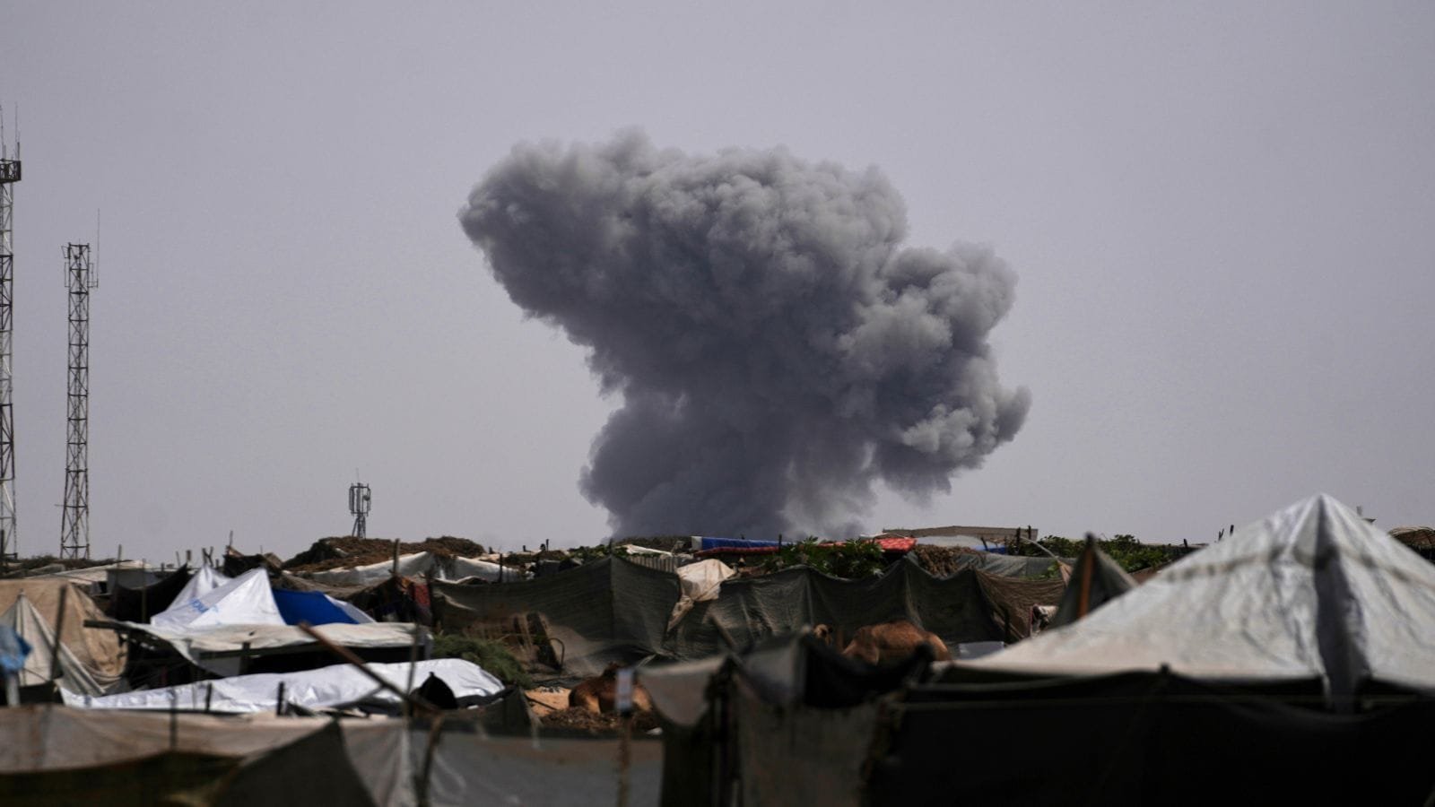 Israeli forces intensify bombardment in Gaza City while Egypt mediates with Hamas
