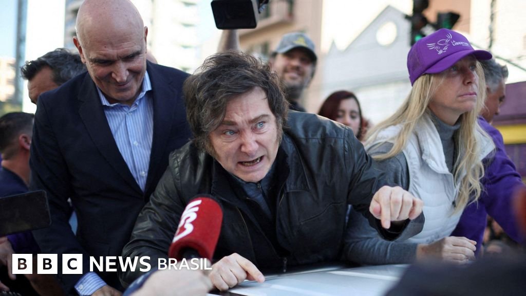 javier milei3a corruption scandal2c popular decline2c and street stoning attacks