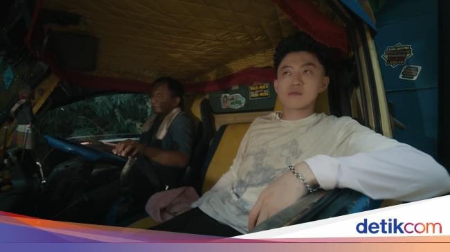 local pride rich brian features indonesian culture in music video she ft kurtis wells