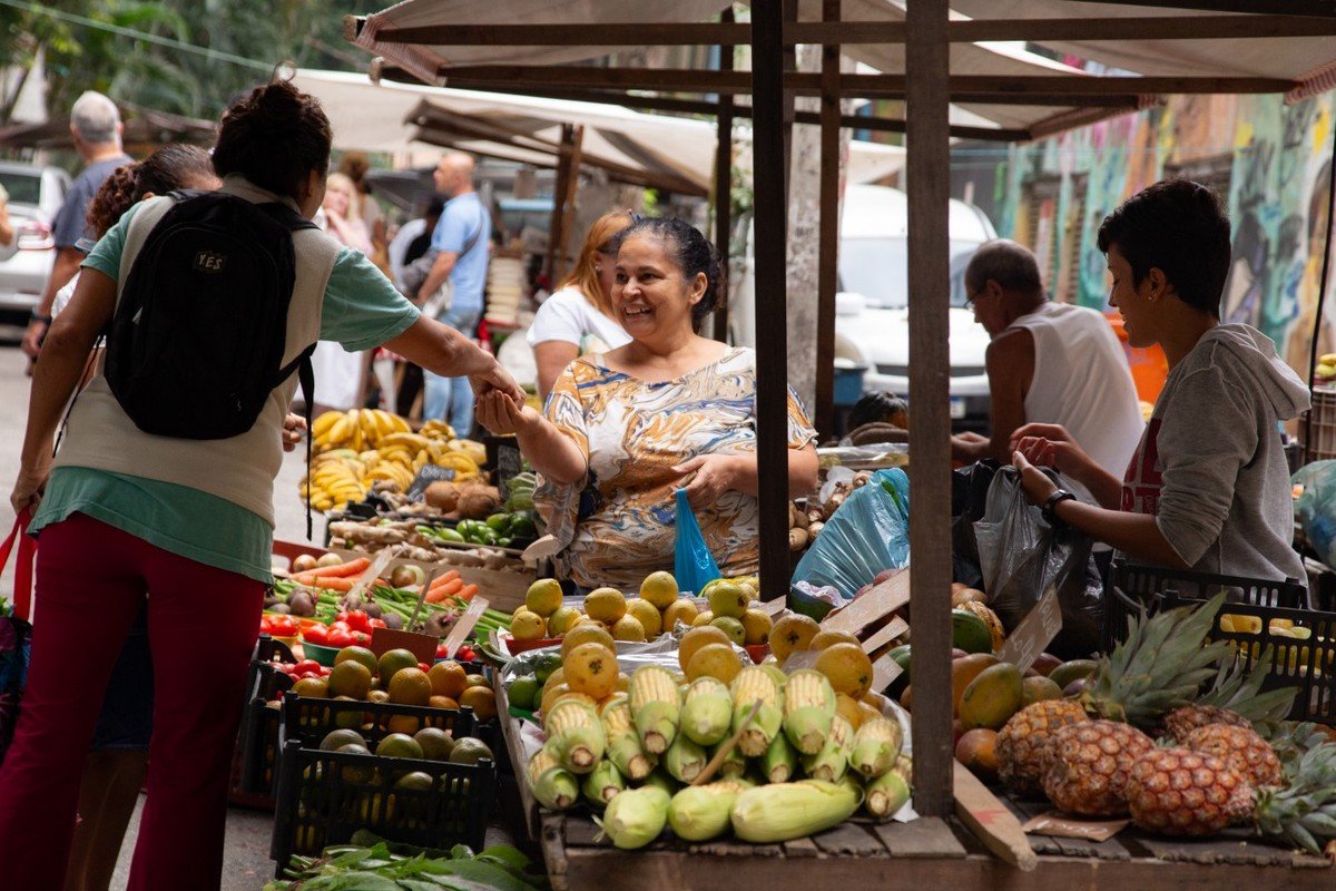 Mango and grape prices are already dropping at the markets. What does Trump’s tariff have to do with it?