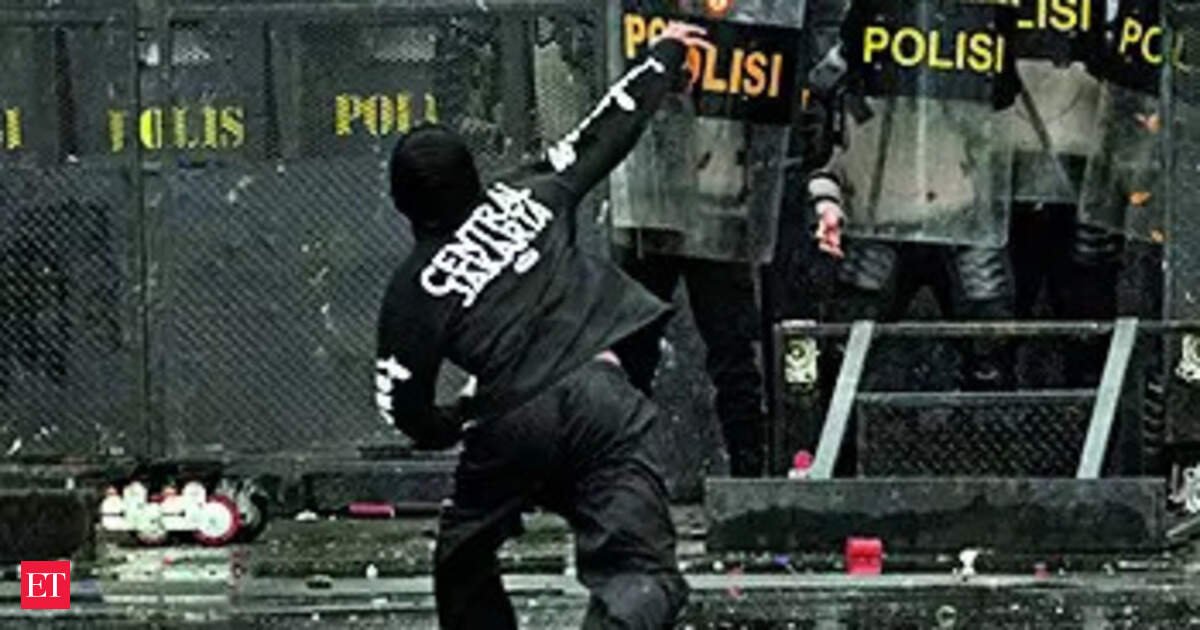 mass protests lead indonesia to reconsider lawmakers benefits