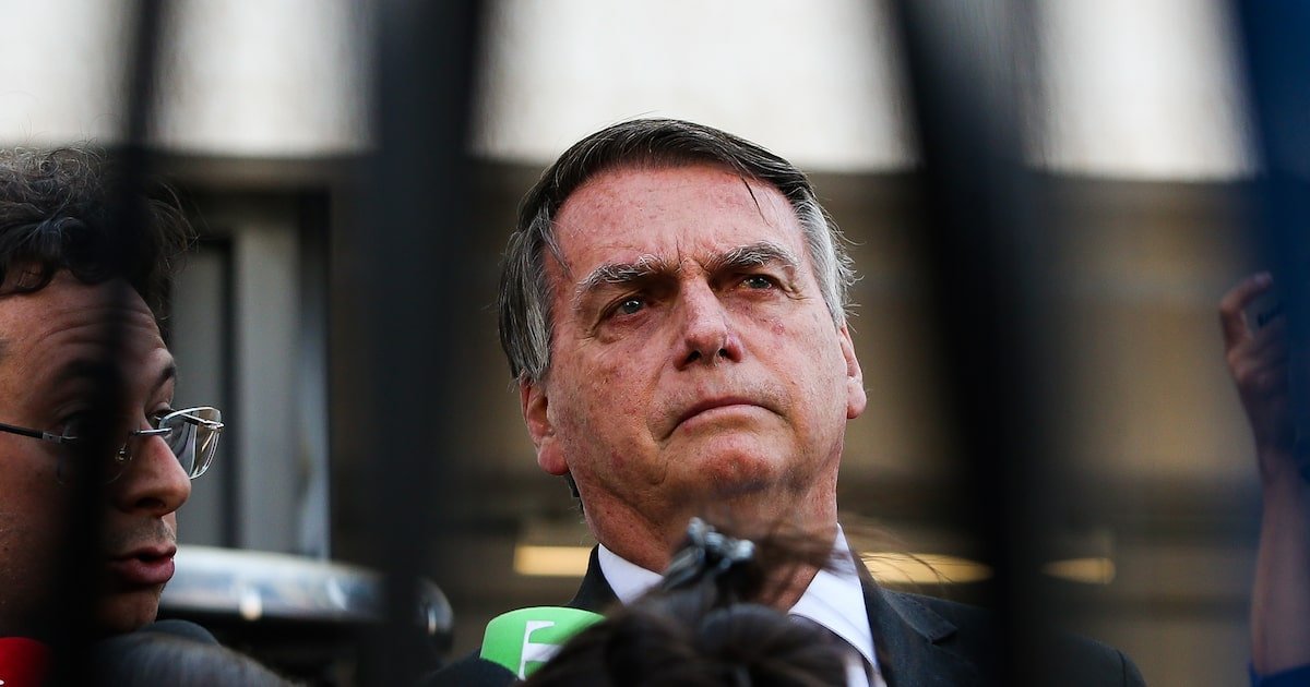 Moraes gives Bolsonaro 48 hours to explain non-compliance with precautionary measures that could lead to preventive detention