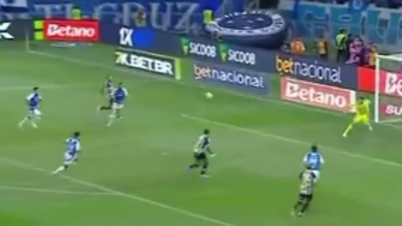 Neymar Missed Goal in Cruzeiro x Santos Goes Viral: ‘Unbelievable’