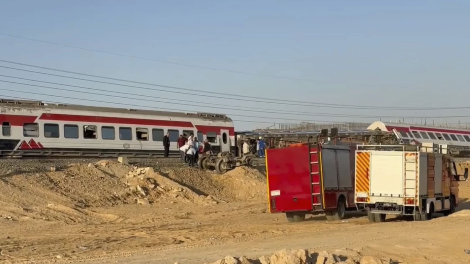 passenger train derails in egypt2c killing at least 3 and injuring 94