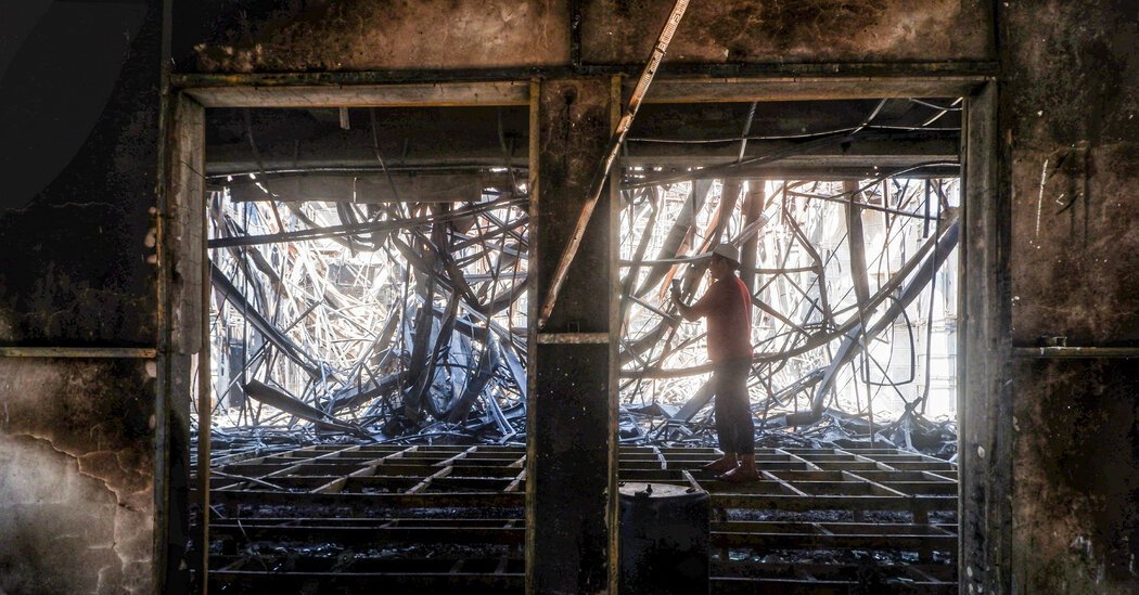 protesters in indonesia target politicians homes in display of anger