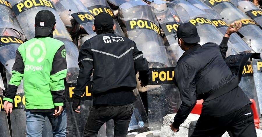 protests against police brutality in indonesia leave 3 dead and lead to tiktok suspension