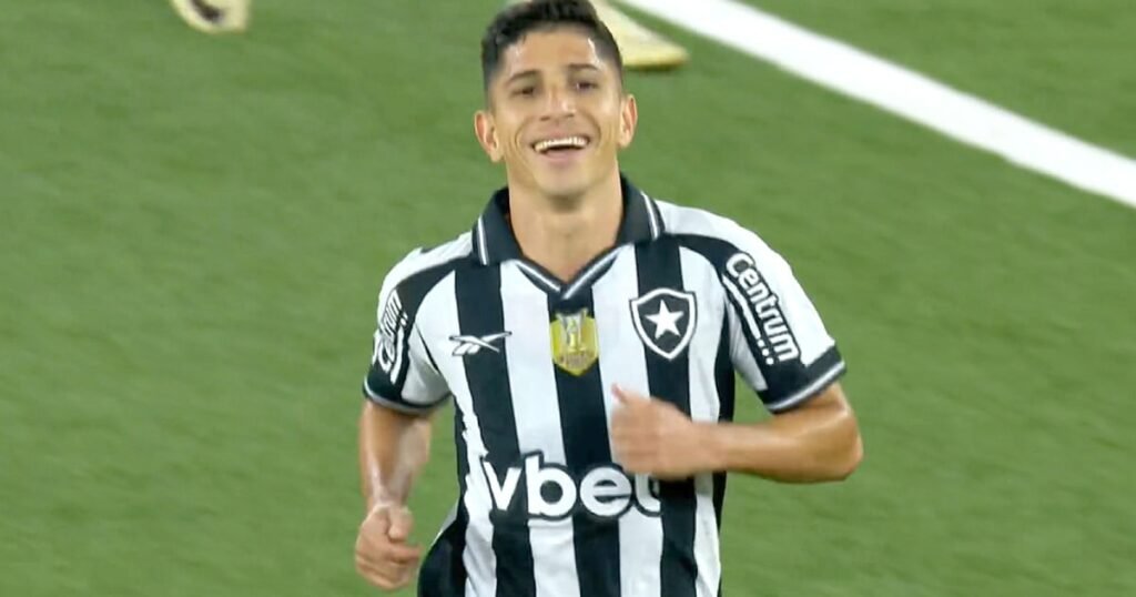 ‘Sold’ by Botafogo, Savarino gave up going to Lyon after conversation with family