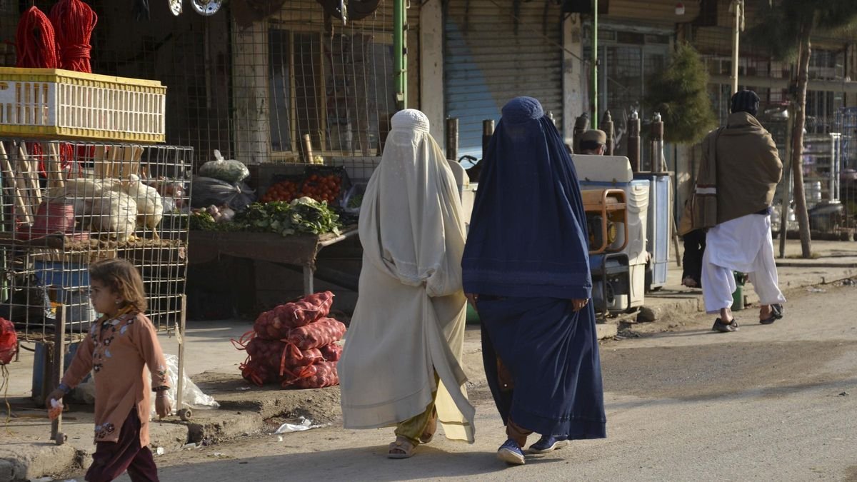 Spanish National Court orders Afghan woman and her daughter who fled to Iran from the Taliban to be brought to Spain