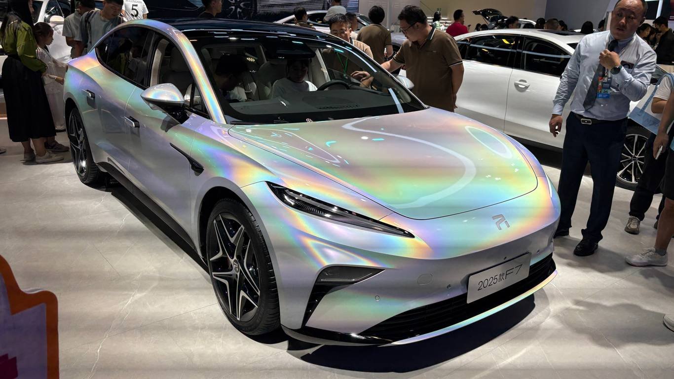 these chinese hybrids are already scaring german brands roewe presents new models