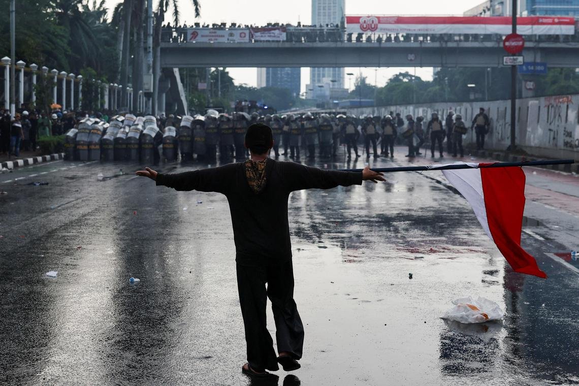 thousands clash with police in jakarta as protests intensify