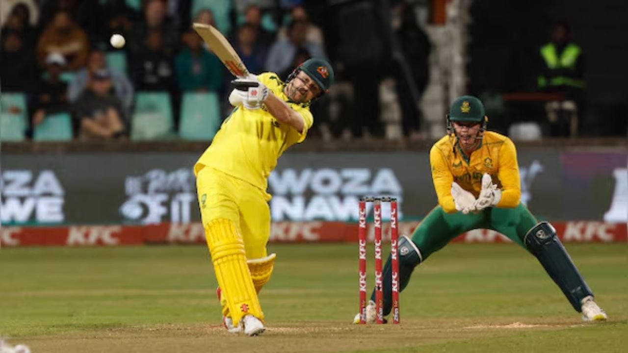 Travis Head Smashes Stadium Roof with Massive Six in 142-run Knock
