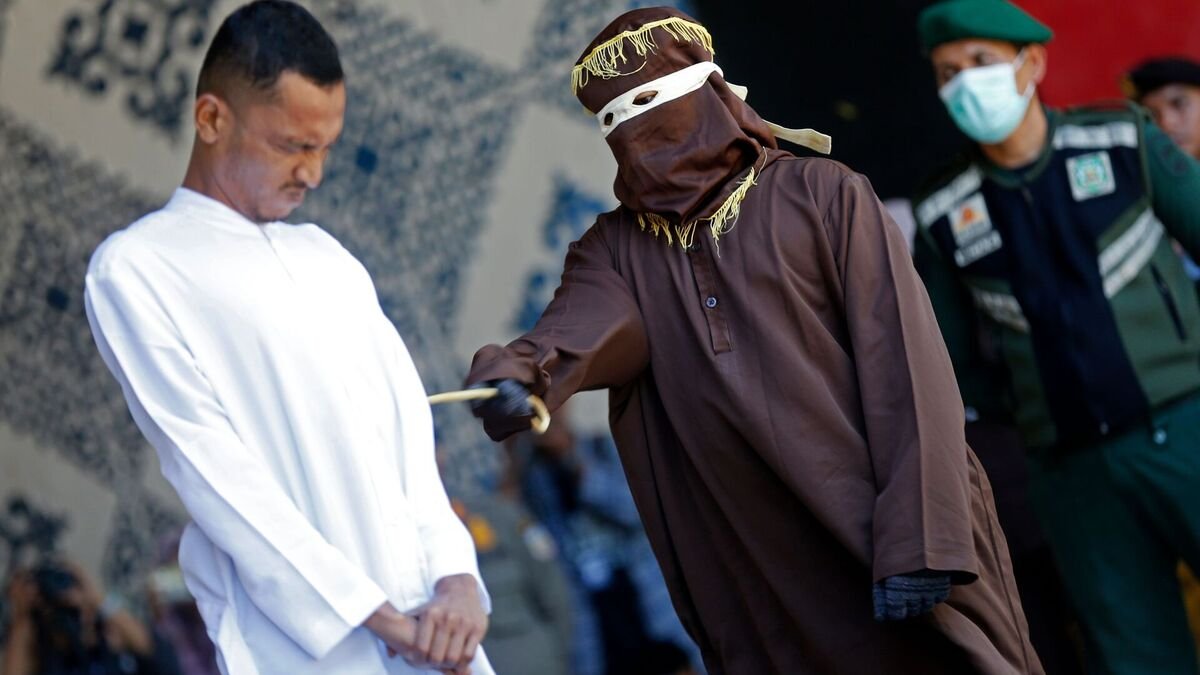 caning sentence for same sex couples under sharia law in aceh