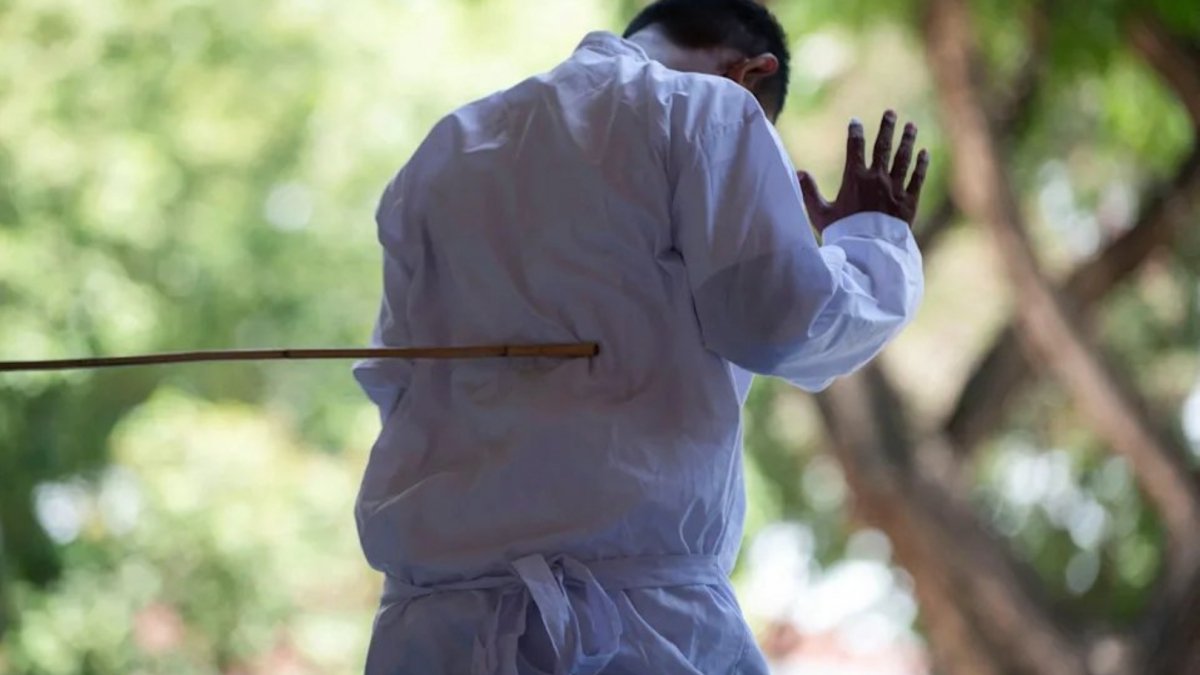 two young homosexuals receive 80 lashes for hugging and kissing in a public restroom3a this is what sharia law says