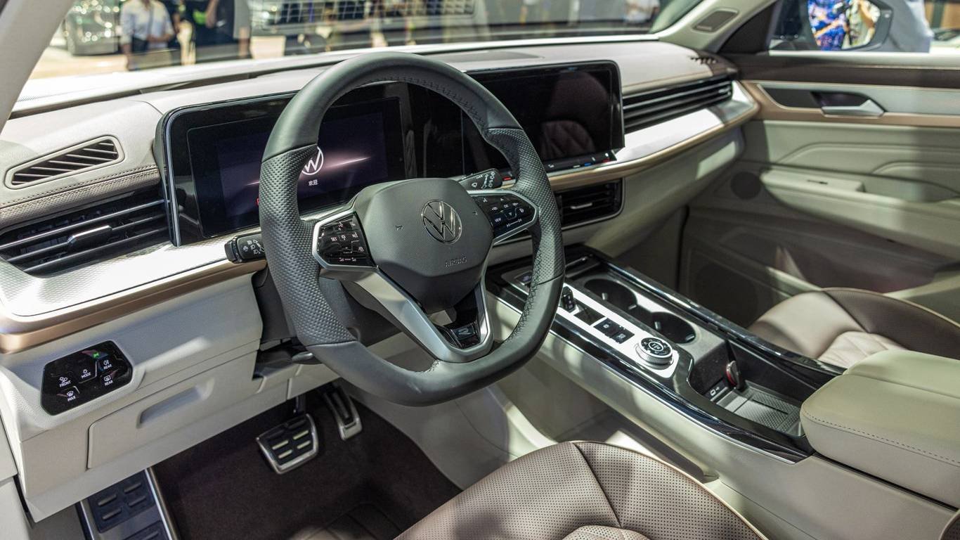 Volkswagen Scares Owners: Touch Buttons on VW Steering Wheels Lead to Lawsuit in the US