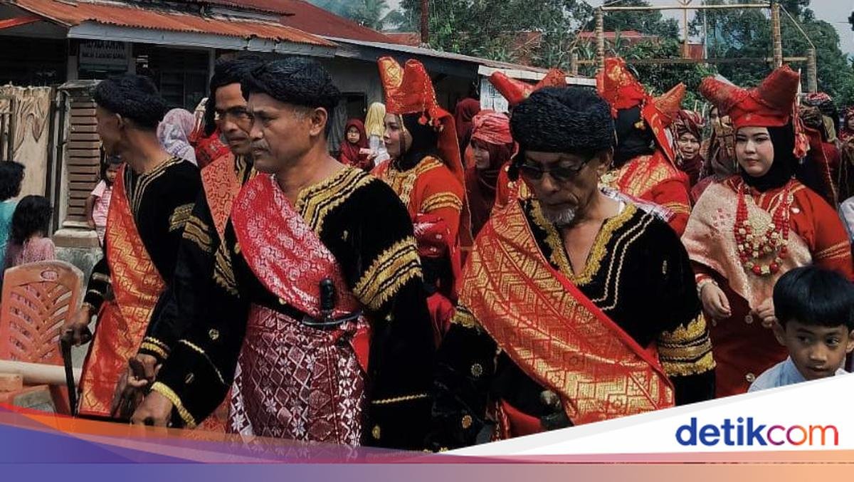3 minangkabau folklore stories in bahasa indonesia
