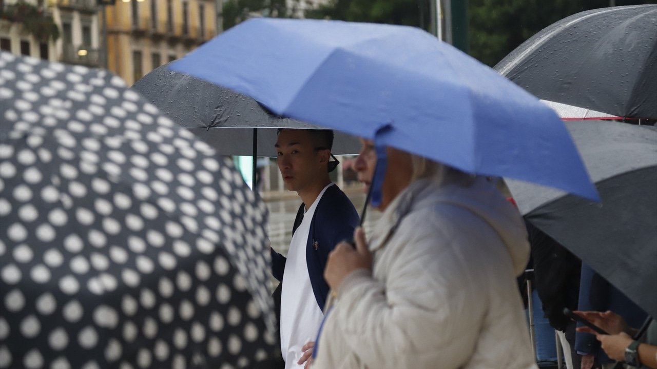 autumn arrives suddenly in spain with a cold air trough triggering rain and rough seas warnings in catalonia and the balearic islands