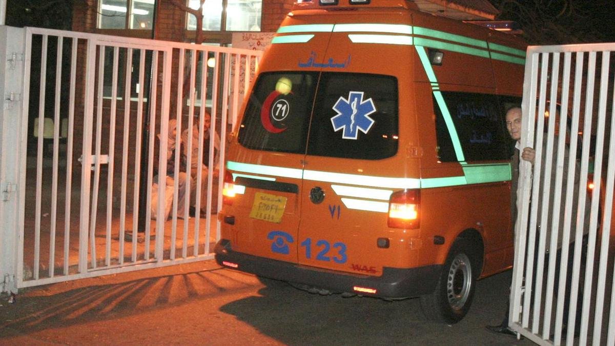 building collapse and fire leave at least 11 dead in egypt