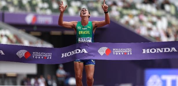 Caio Bonfim wins gold in the 20km race walk at the Athletics World Championships
