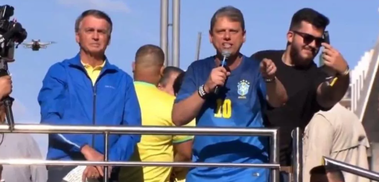 Centrão Pressures Bolsonaro to Support Successor Outside the Family Before Serving Jail Time in Closed Regime