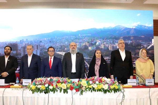 Commerce minister discusses shared prosperity at Pak-Iran Business Forum in Tehran