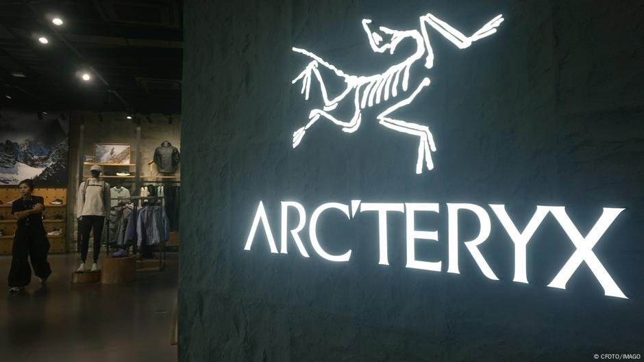 controversy arises as archaeopteryx teams up with cai guoqiang for fireworks show in tibet