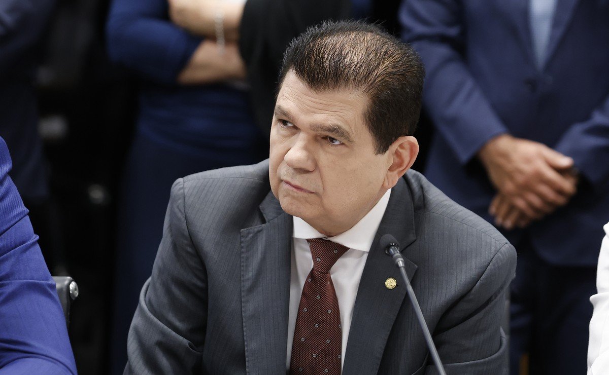 Deputy Mauro Benevides Filho suffers a stroke