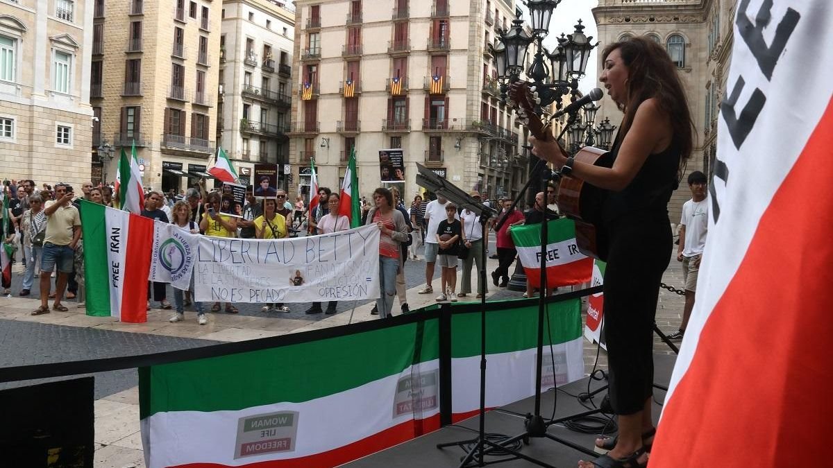 Dozens protest repression in Iran three years after the death of Masha Jina Amini