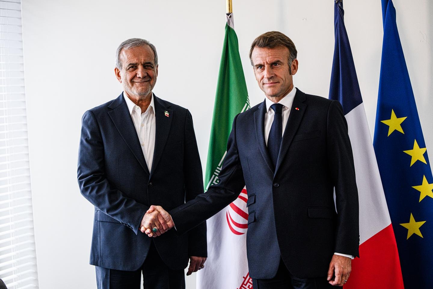 Emmanuel Macron puts pressure on Iran in hopes of restarting negotiations