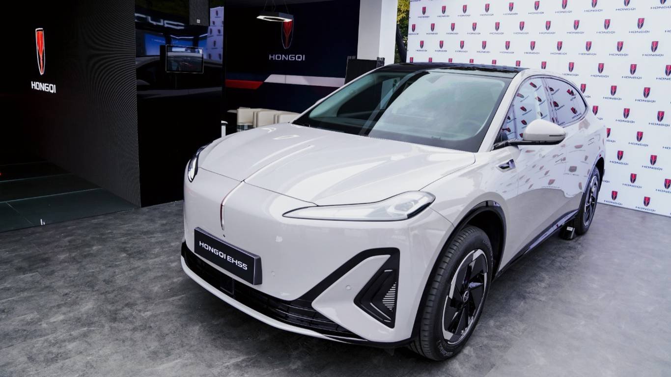 europe unveils red flag from china3a 20 minutes for recharge and 550 km in the pocket