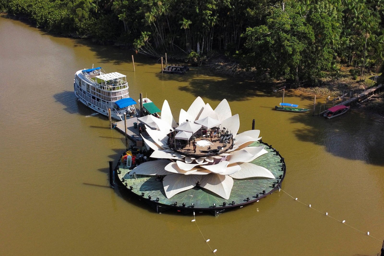 experience staying on the boat that hosts mariah carey