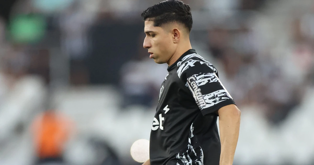 five young players from botafogos youth team are included in the squad for the match against gremio3b savarino2c joaquin correa2c allan2c and mastriani will be absent