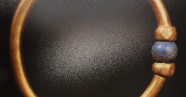 golden bracelet belonging to pharaoh amenemope missing from egyptian museum