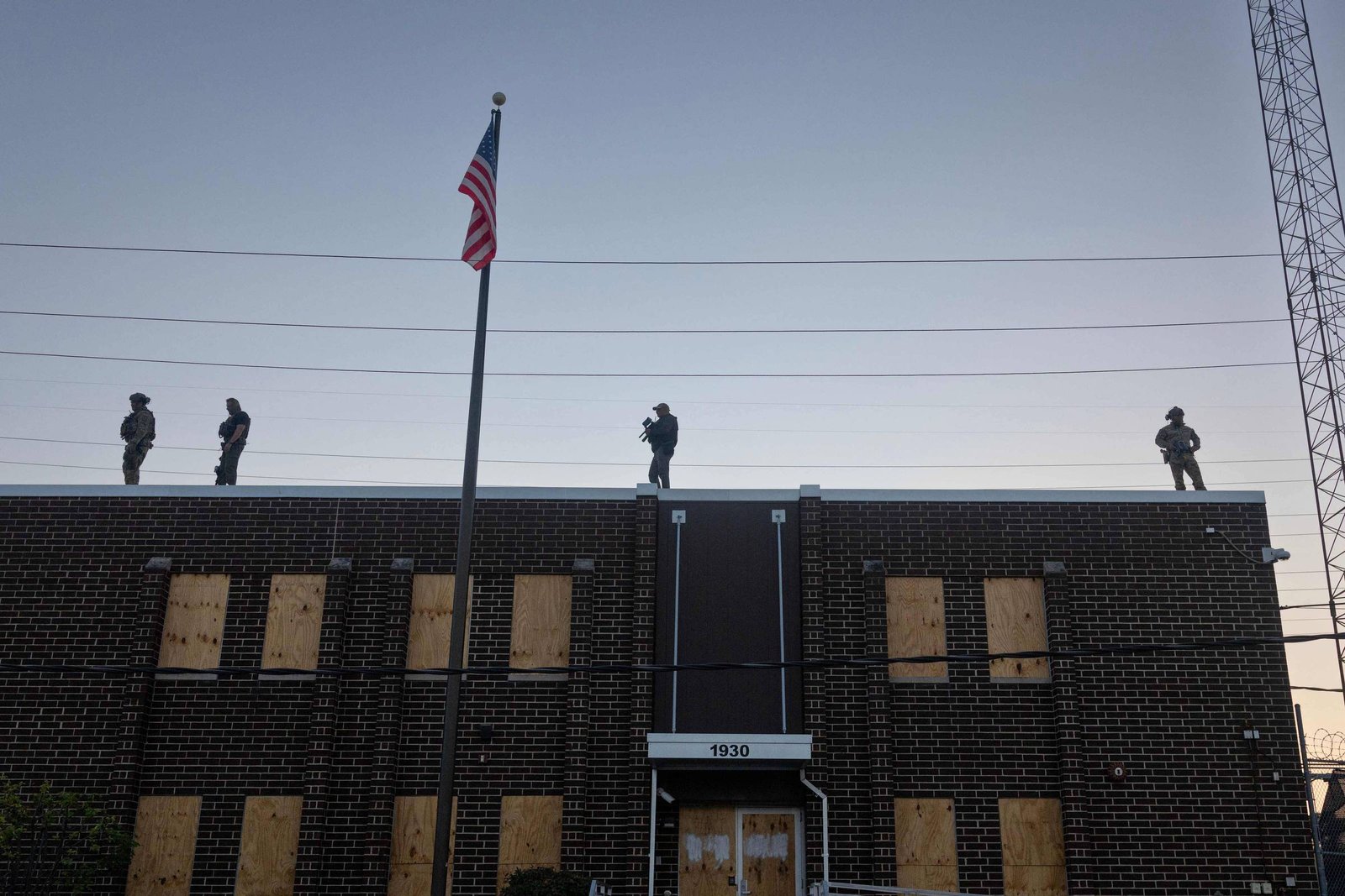 gunman attacks us immigration agency office