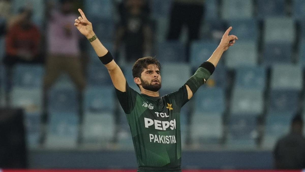handshake dispute set aside as pakistan races to asia cup win