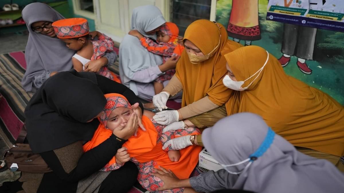 indonesia battles measles outbreak3a 20 children dead2c over 22c600 infected in 2025