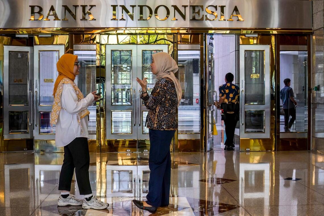 indonesias central bank surprises markets with another rate cut amid growing independence concerns