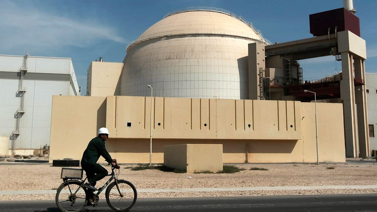 Iran and Russia Sign Agreement to Build New Nuclear Power Plants